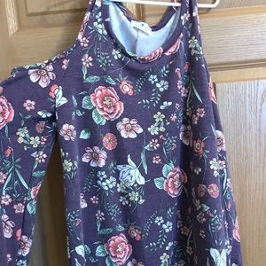 Shoulder cut out blouse